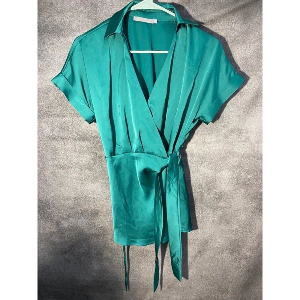RED by BKE Womens XS Emerald Green Satin Wrap Top Short Sleeve Tie Waist Blouse